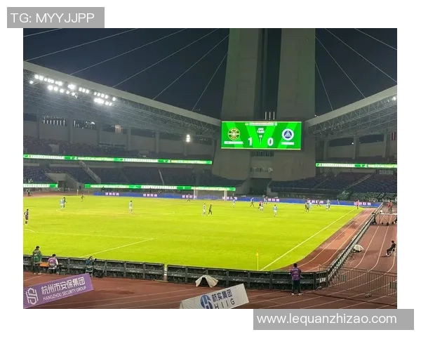 小个子球星如何凭借速度与技巧征服足球场成就传奇 小个子球星如何凭借速度与技巧征服足球场成就传奇