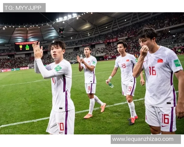 足球巨星泪洒赛场背后原因揭晓感动无数球迷的故事