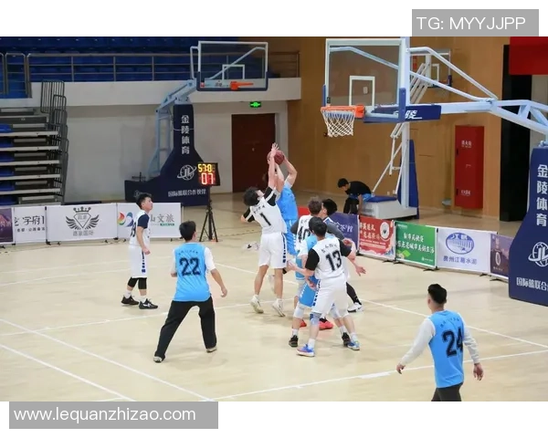 足球球星是否也喜欢观看篮球比赛直播他们对篮球的兴趣与看法